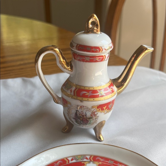 Elegant Red and Gold Tea Set - Picture 4 of 5